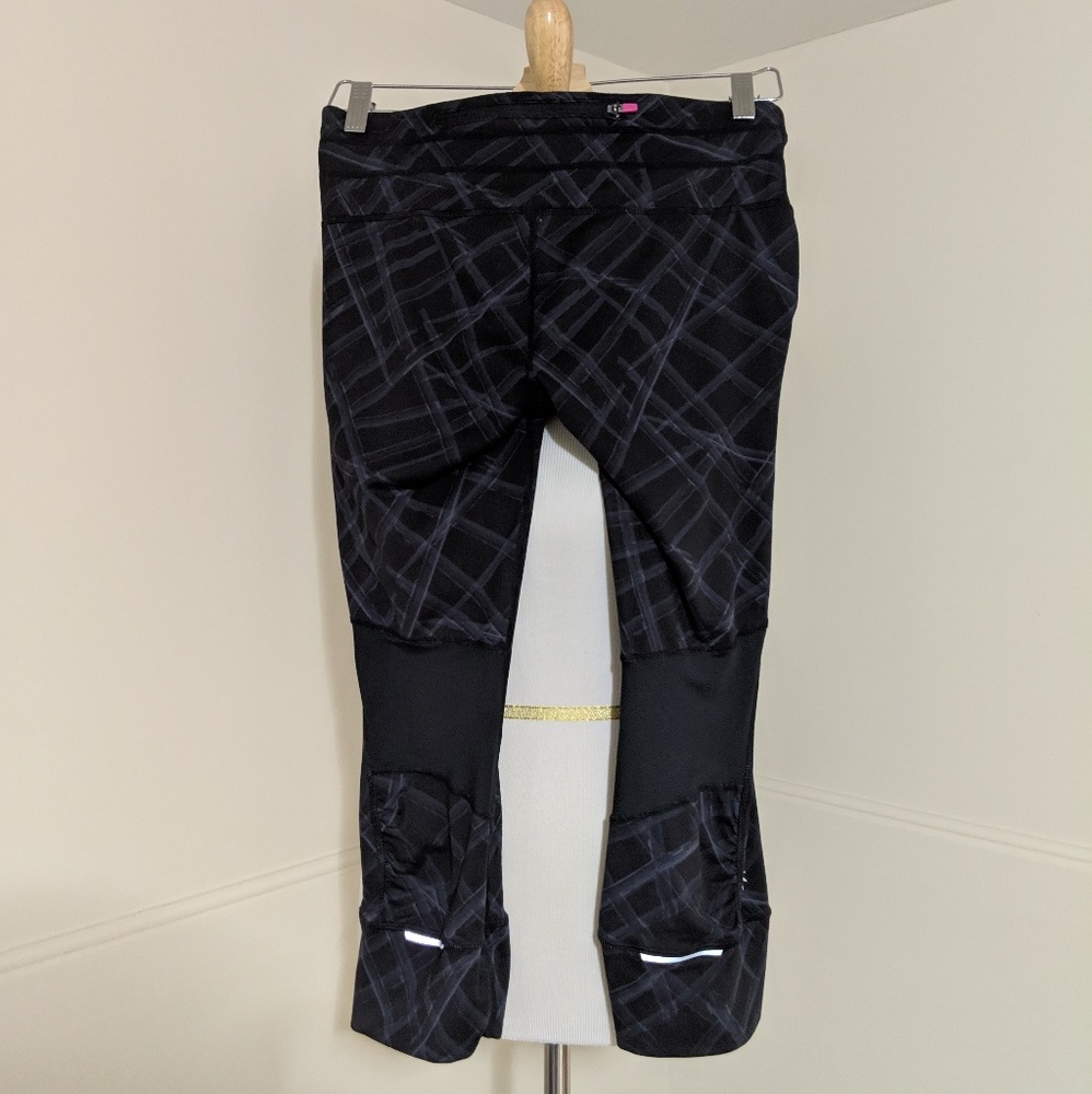 Athleta Black Patterned Chatarunga Capris Crops - image 7